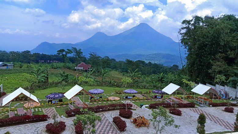 Sehati Kafe, Tempat Nongkrong dengan Panorama Gunung Penanggungan dan Welirang