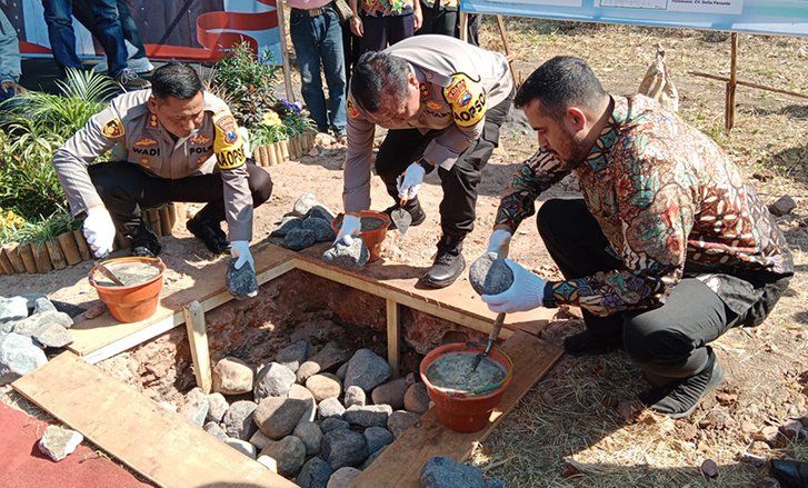 Wali Kota Probolinggo bersama Kapolda Jatim Grounbreaking Gedung Meteor