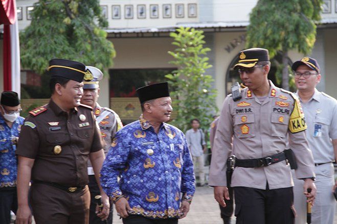 Bupati Situbondo Minta Pejabat Tak Gunakan Mobil Dinas Mudik Lebaran, Maksa, Kita Jewer!