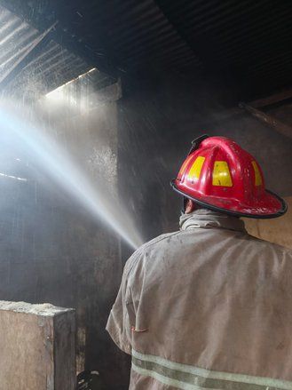 ‎Warung Pecel Tumpang di Jember Terbakar, Karyawan Luka Bakar Saat Berjibaku Padamkan Api