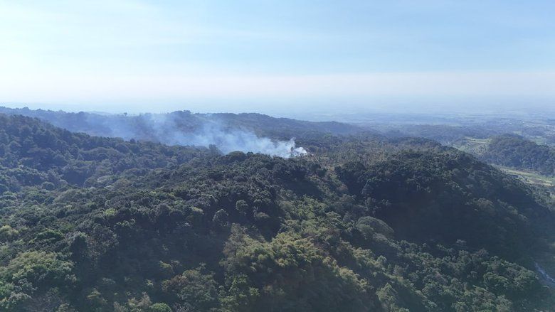 Kebakaran Hutan Kembali Terjadi di Gunung Biru Mojokerto