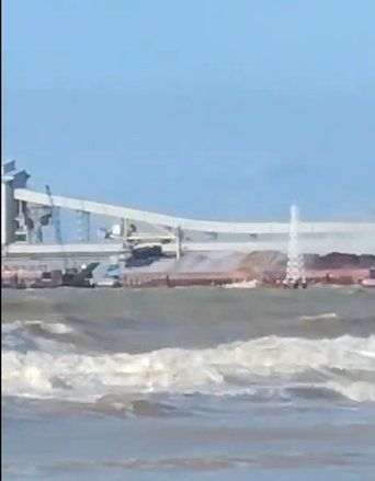 Kebakaran Tongkang Batu Bara di Pelabuhan Semen Indonesia Tuban, Ratusan KK Terdampak Asap