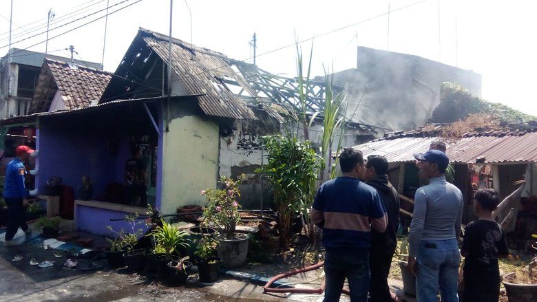Dua Rumah di Mojokerto Terbakar, Warga Dengar Tiga Kali Ledakan