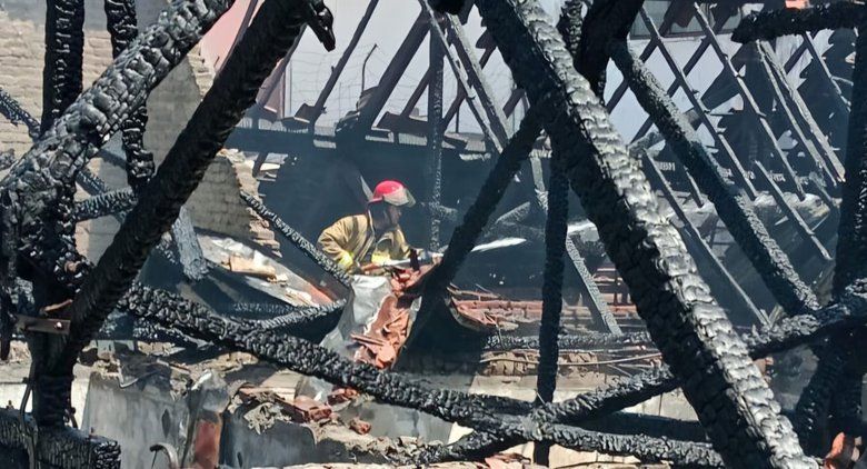 Obat Nyamuk Bakar di Bawah Sofa Diduga Picu Kebakaran Rumah di Surabaya