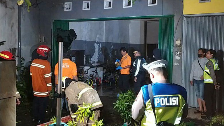 Seorang Lansia Meregang Nyawa Akibat Kebakaran Ruko di Surabaya