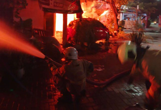 Lagi, Korsleting Listik Akibatkan Kebakaran Rumah di Surabaya