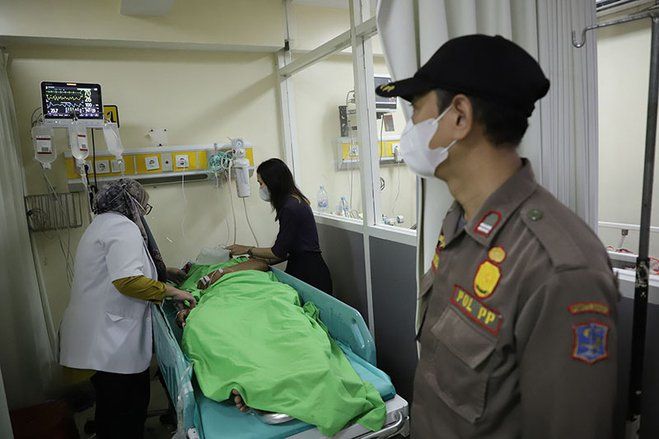 Tiga Satpol PP Surabaya Diduga Ditabrak Pemotor yang Sedang Mabuk