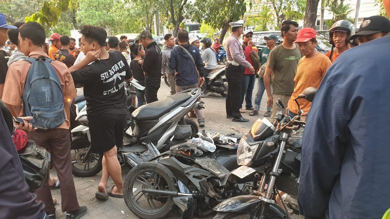 Lima Korban Kecelakaan Beruntun Alphard di Surabaya Masih Dirawat