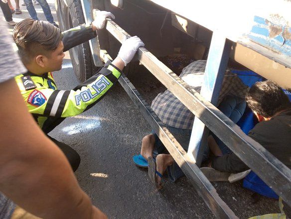 Truk Diduga Rem Blong Tabrak Motor dan Pejalan Kaki di Jombang, Dua Nyawa Melayang