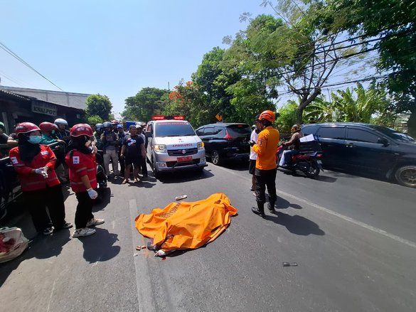 Kecelakaan Scoopy dan Truk Colt Diesel di Jagir Surabaya, Perempuan 21 Tahun Meregang Nyawa