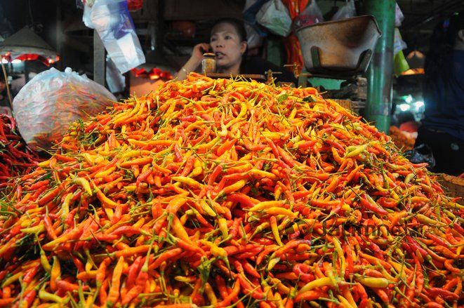 Jelang Nataru Harga Komoditas Pasar Naik, Daya Beli di Pasar Mojokerto Turun