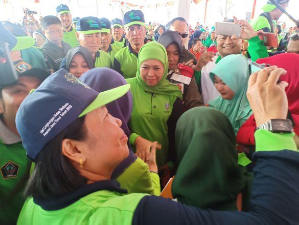 Khofifah Enggan Pastikan Terbitnya SIPI Nelayan Cantrang