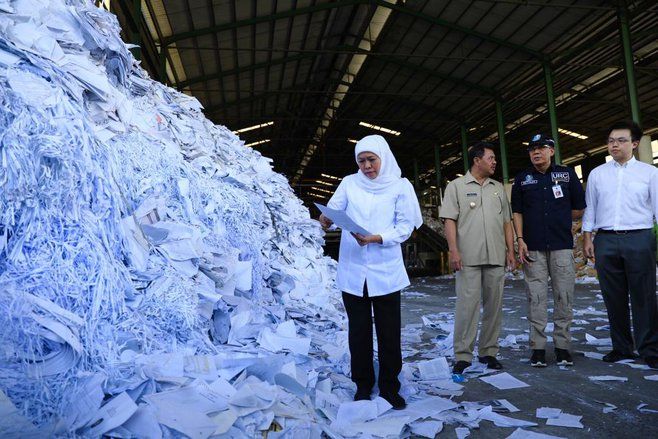 Khofifah: Perlu Dipikir Bersama Penggunaan Kertas Bekas untuk Industri