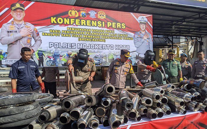 Polres Mojokerto Kota Musnahkan 150 Knalpot Brong Hasil Razia Balap Liar