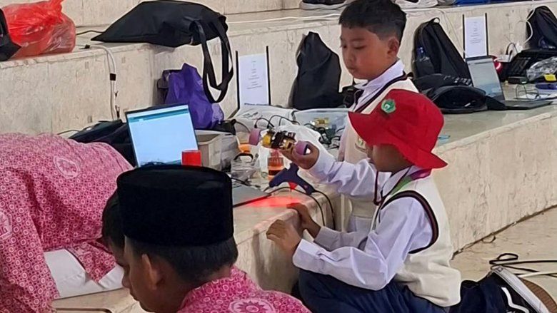 Pertama Kali Ikut Lomba Robotika, Begini Pengalaman Siswa Almadany Gresik