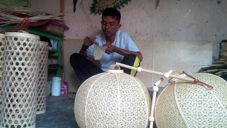 Jelang Imlek, Pesanan Lampion Bambu dari Banyuwangi Meningkat