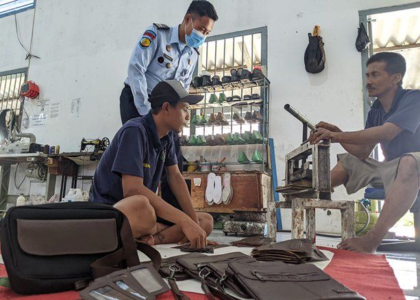 Napi Lapas Mojokerto Mampu Produksi Hanbag Hingga Kwalahan Terima Pesanan