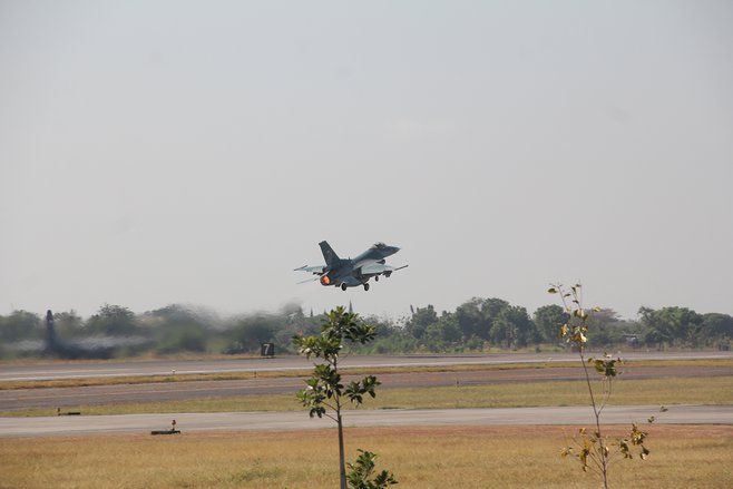 12 Jet tempur TNI AU Hancurkan AWR di Pandan Wangi