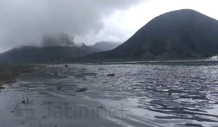 Muncul Limpasan Air di Kaldera Gunung Bromo