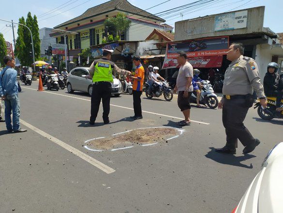 Mahasiswa Jember Tewas Setelah Ikuti Laju Ambulans 