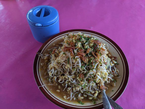 Gurihnya Petis Udang Lontong Balap Semeru di Kota Mojokerto