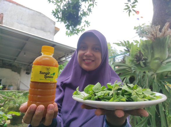 Mantan Pegawai Bank di Mojokerto Sukses Bisnis Jamu Kunyit Luntas