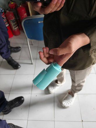 Mahasiswa asal Palembang Viral Usai Jari Tersangkut Botol Sabun, Ditolong Damkarmat Jember