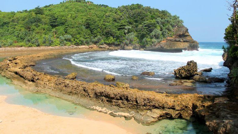 Pemkab Mojokerto akan Fasilitasi Keluarga Mahasiswa yang Tenggelam di Pantai Batu Bengkung
 