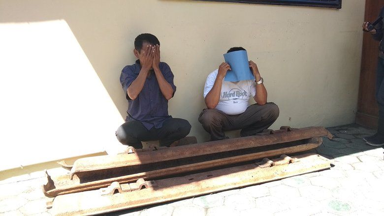 Karyawan KAI Curi Bantalan Rel Kereta Api