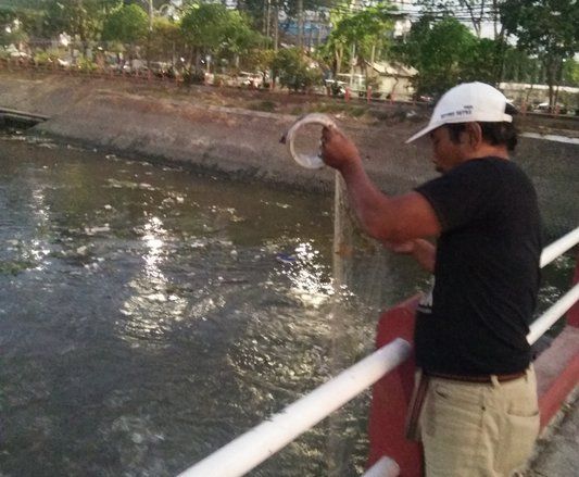 Pintu Air Jagir Wonokromo di Mata Pemancing