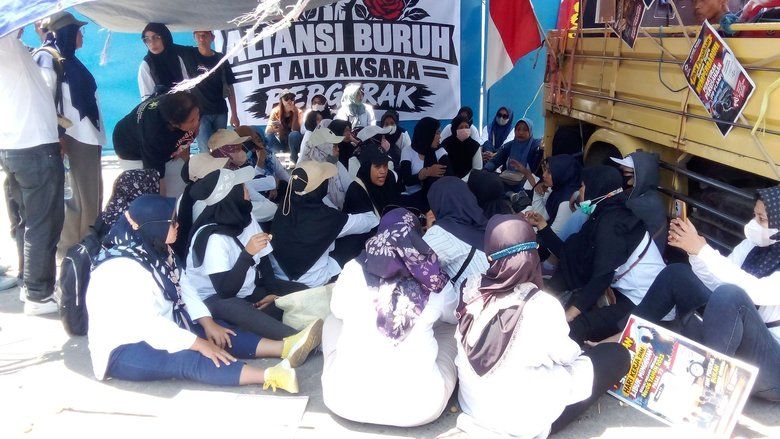 Ratusan Buruh PT Alu Aksara Pratama Tuntut Hentikan Outsourcing hingga Batalkan PHK Sepihak