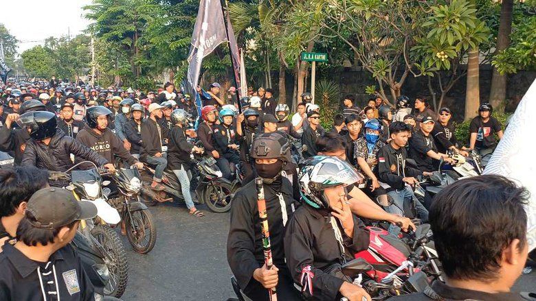 Aksi Pesilat di Surabaya Memanas, Seorang Polisi Terluka