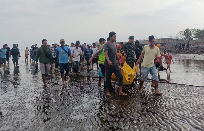 Warga Pantai Randutatah Probolinggo Digegerkan Penemuan Mayat dengan Luka di Kepala