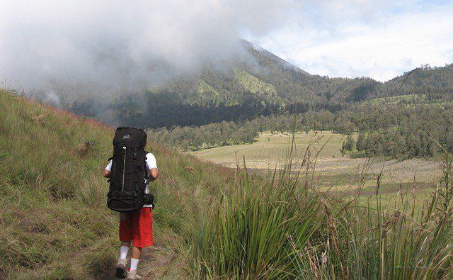 Tips Aman Mendaki Gunung di Musim Hujan