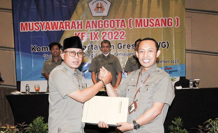 Terpilih Aklamasi, Miftahul Arif Nahkodai Komunitas Wartawan Gresik 2022-2024