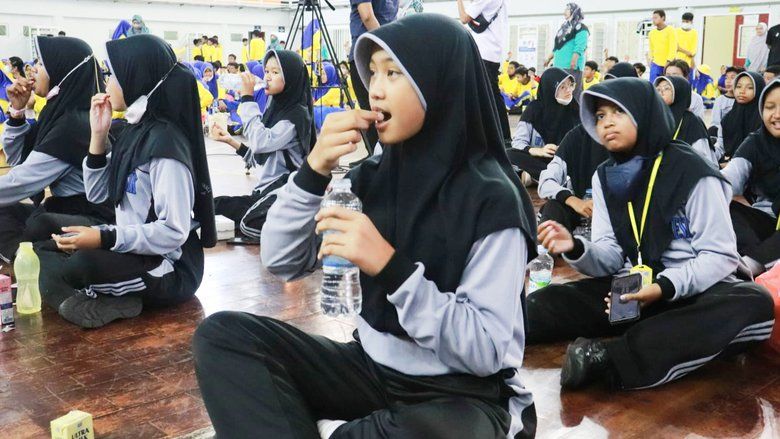 Cegah <em>Stunting</em>, Ribuan Pelajar SMP di Gresik Minum Tablet Tambah Darah