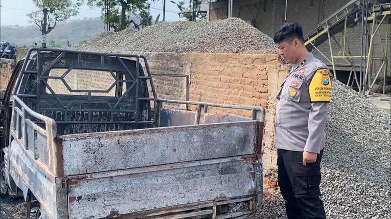 Mobil Pikap Ludes Terbakar di Ponorogo, Pengemudi Diduga Kabur dari Lokasi