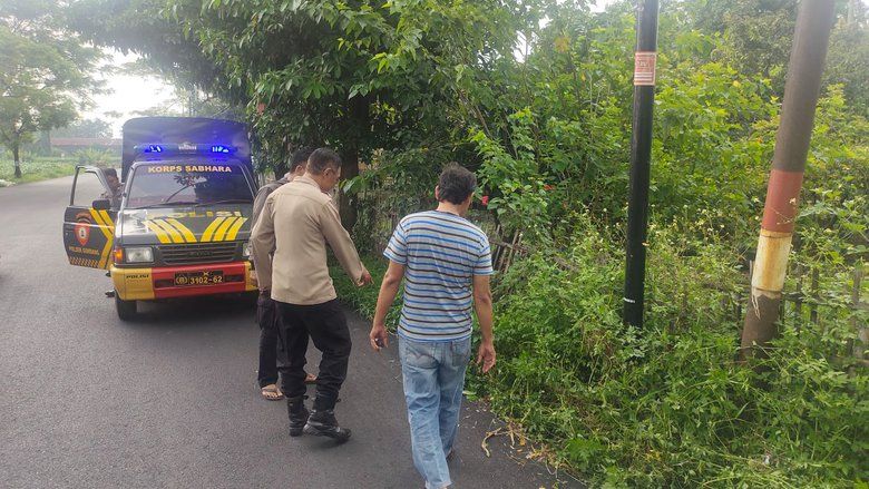 Pelajar 15 Tahun Bonceng Ibunya Tabrak Pohon di Mojokerto Hingga Meninggal Dunia