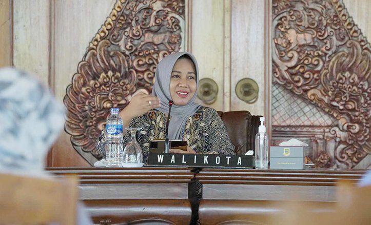 Wujudkan Lingkungan Sehat, Ning Ita Lakukan Pembinaan dan Pengawasan bagi Pelaku Usaha