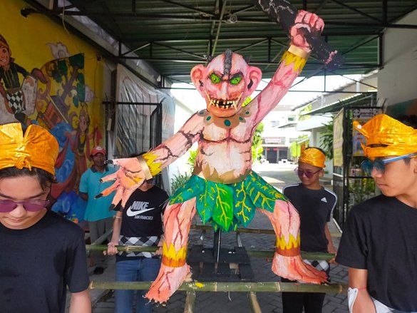 Kenalkan Budaya Indonesia Sejak Dini, Seratusan Siswa SD Gelar Pawai Ogoh-ogoh