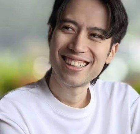 Rintik Hujan Mengiringi Pemakaman Vidi Aldiano di TPU Tanah Kusir