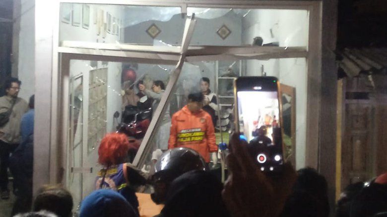 Tabrak Teras Salon, Pemotor di Mojokerto Meninggal di Lokasi Kejadian