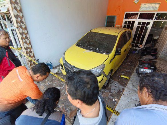 Diteror Alat Peledak Saat Dini Hari, Rumah Warga di Probolinggo Rusak
