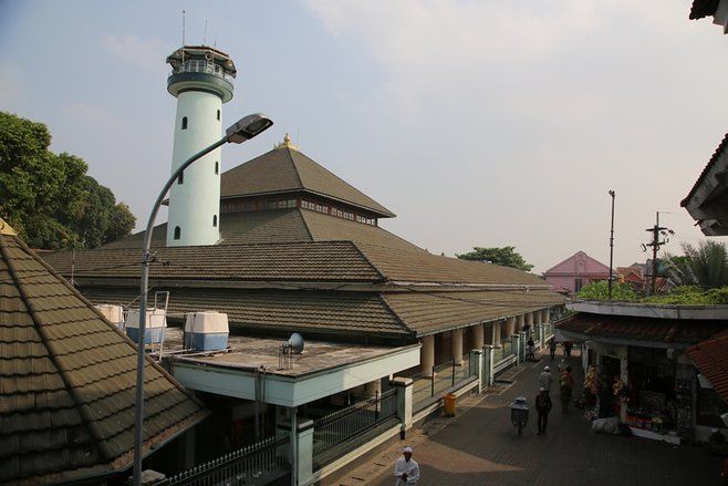 Petugas Kebersihan Masjid Ampel Surabaya Positif Covid-19