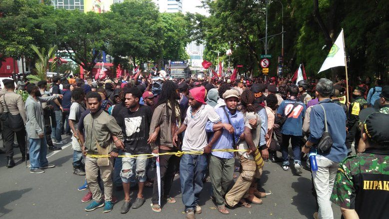 Aksi Mahasiswa Papua di Surabaya Nyaris Bentrok Dengan Ormas