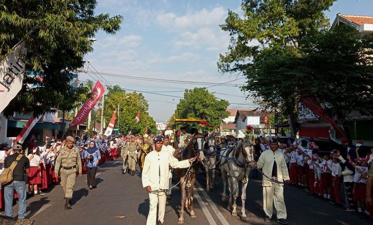 Pawai Kereta Tingkatkan Kunjungan Wisata Situbondo