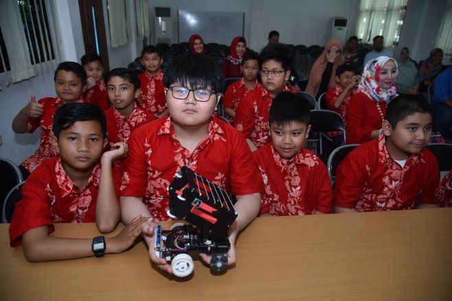 Pelajar SD Muhammadiyah Surabaya Ikuti Kompetisi Robocup Singapore 2019
