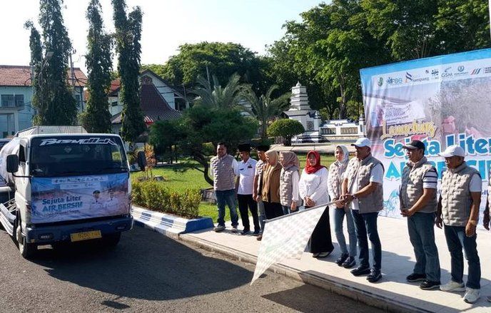 Bupati Sampang Salurkan 1 Juta Liter Air Bersih untuk Warga