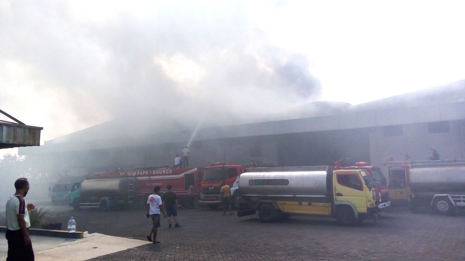 Usai Libur Dua Hari, Pabrik Mi di Mojokerto Terbakar