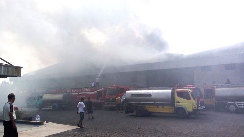 Usai Libur Dua Hari, Pabrik Mi di Mojokerto Terbakar